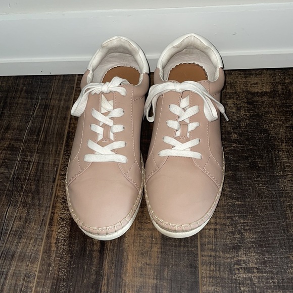 Spring sneakers - Picture 2 of 3